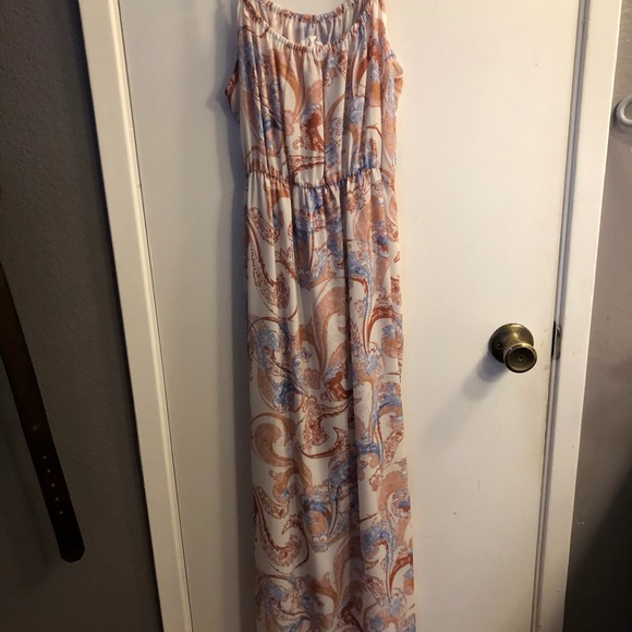 Stitch & Feather maxi dress with slit - Picture 2 of 2